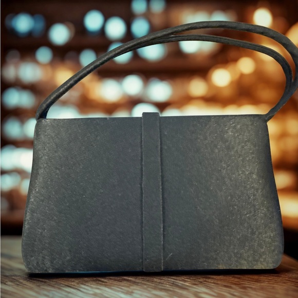 Elegant Black Evening Bag with Bow Accent - Picture 2 of 3